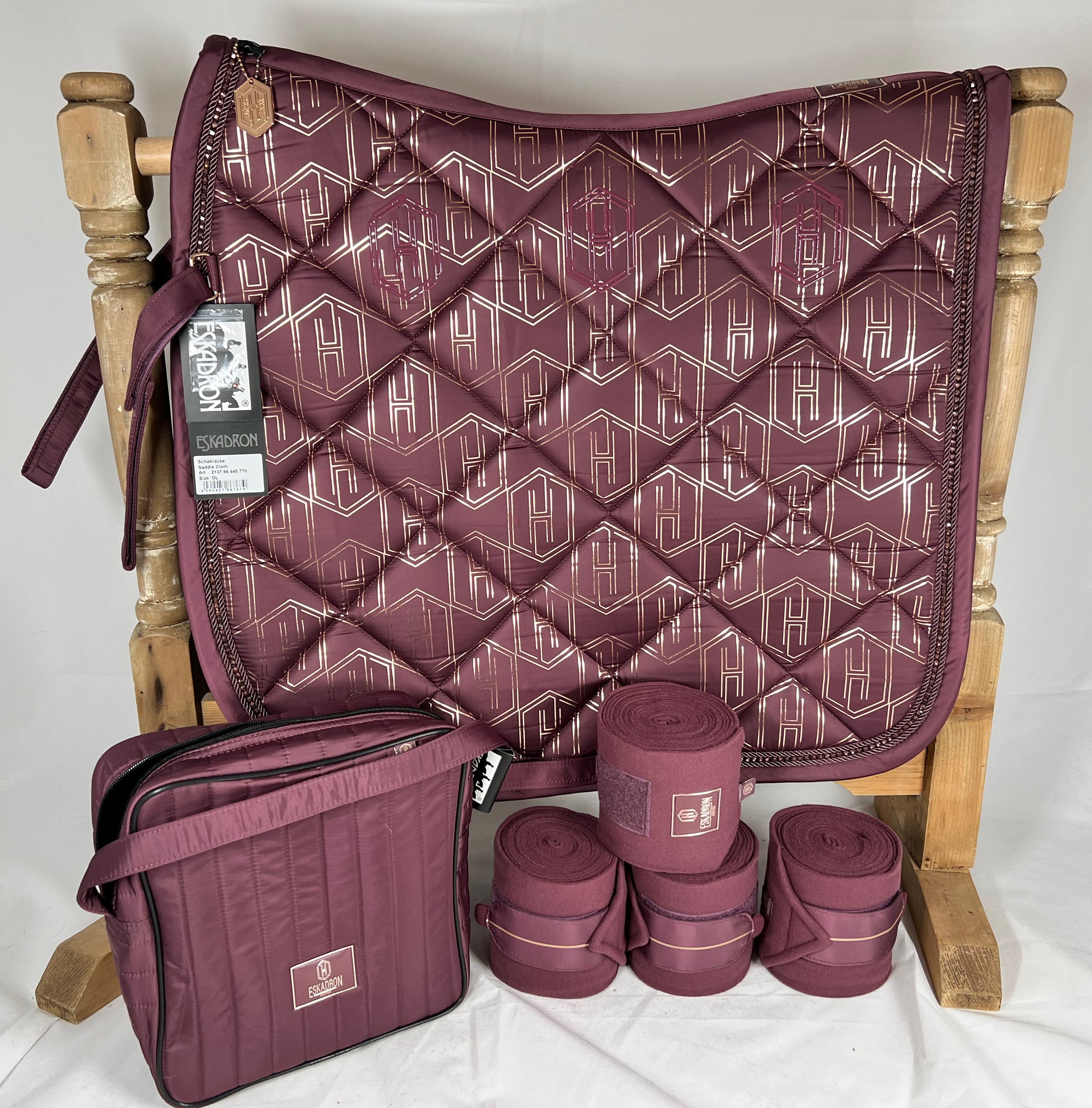 Eskadron Heritage Cassis glossy dressage set