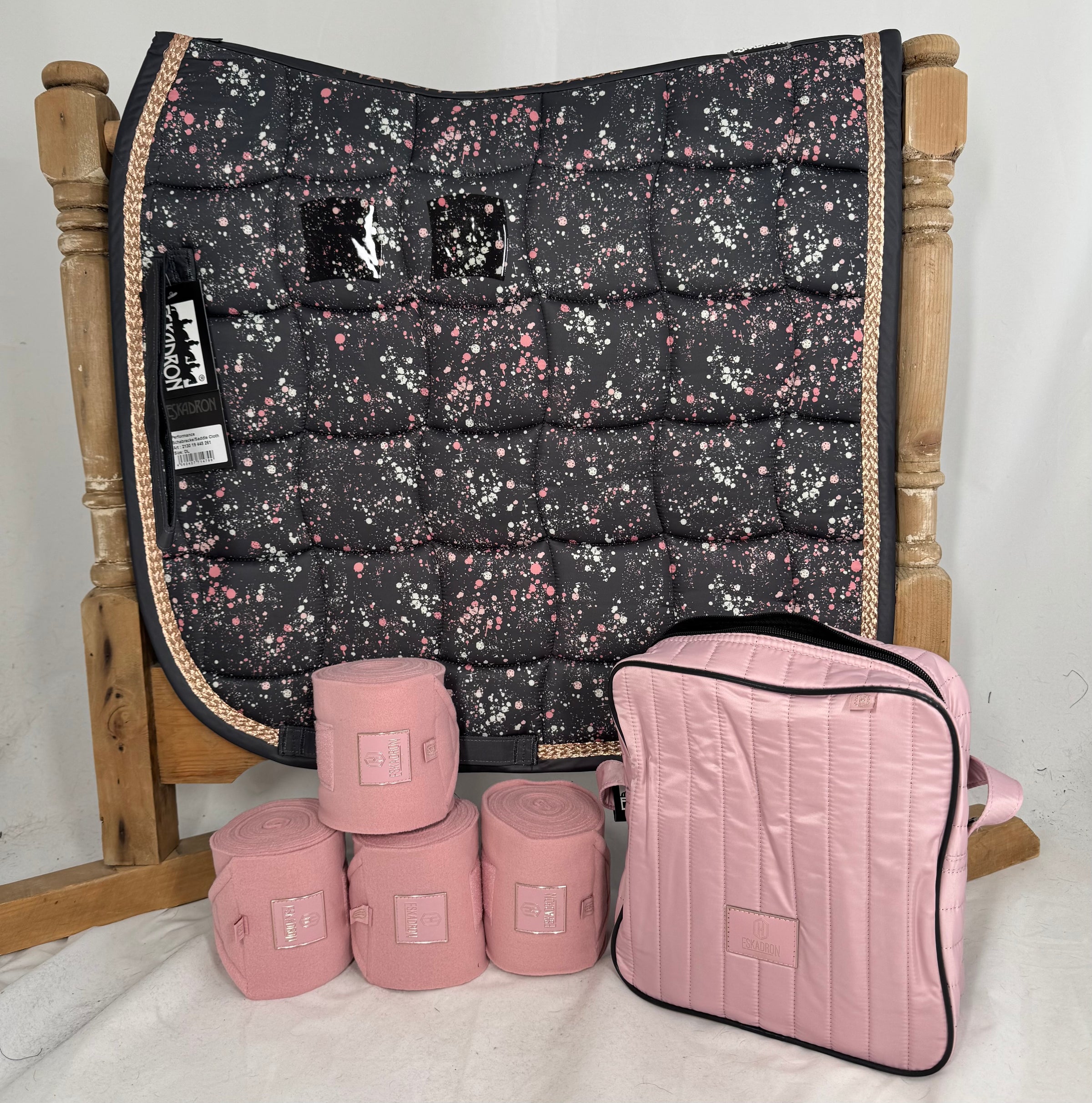 Eskadron Stormy rose glossy graffiti dressage set