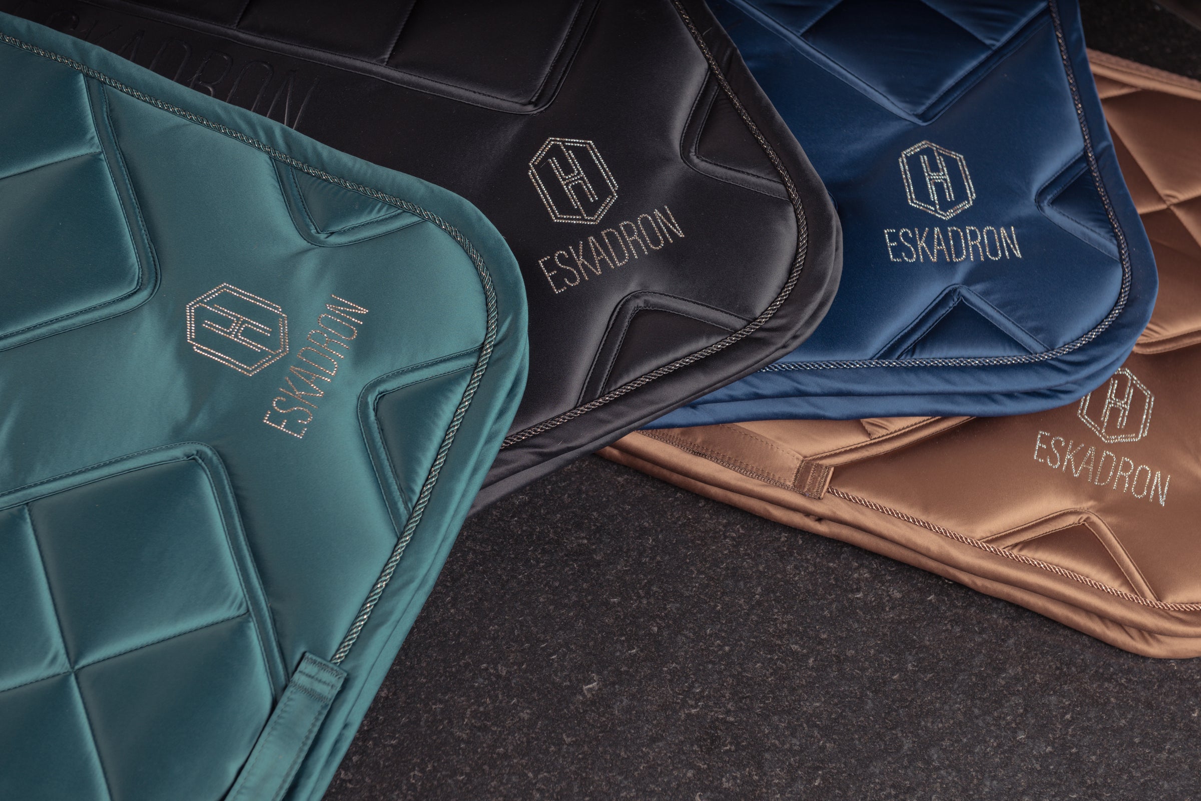 Eskadron Heritage Almond bicross matt gloss saddlepad