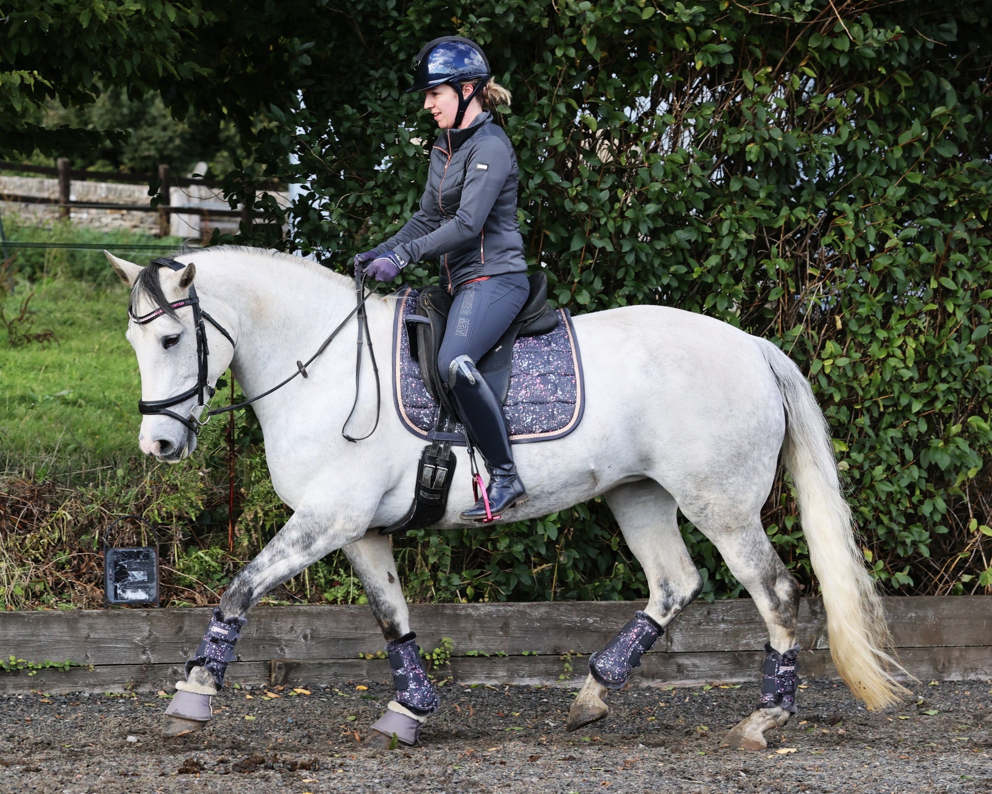 Eskadron Matchy Dressage Exclusive Stormy Rose Graffiti saddlepad