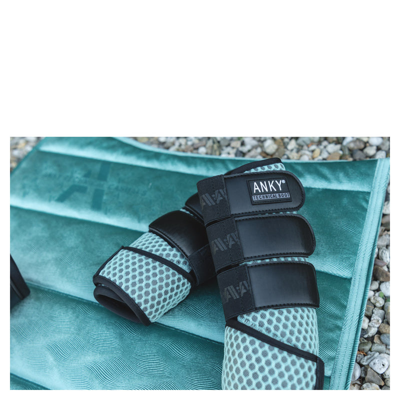 Anky Canal Blue Velvet wave dressage saddlepad