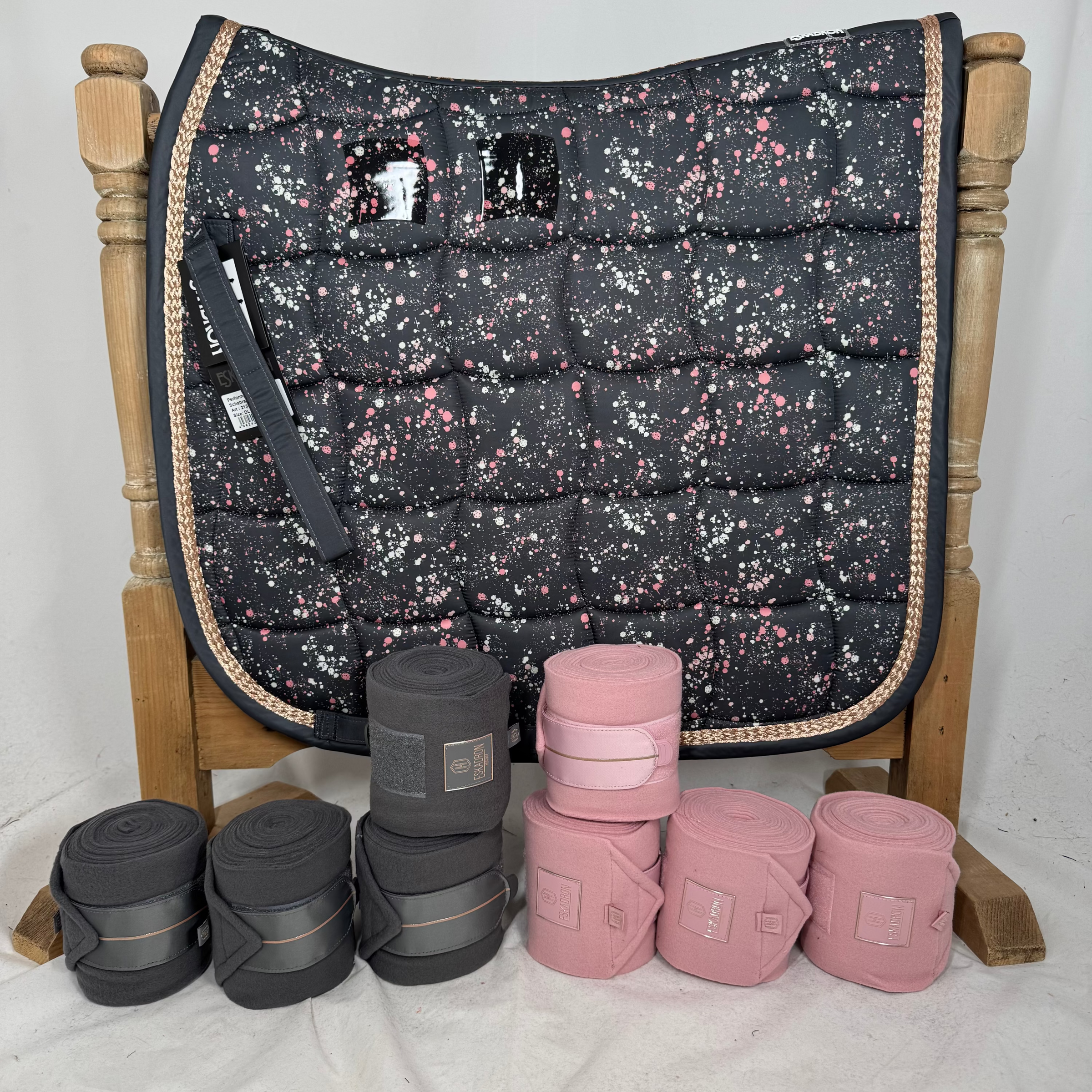 Eskadron Stormy rose glossy graffiti dressage set