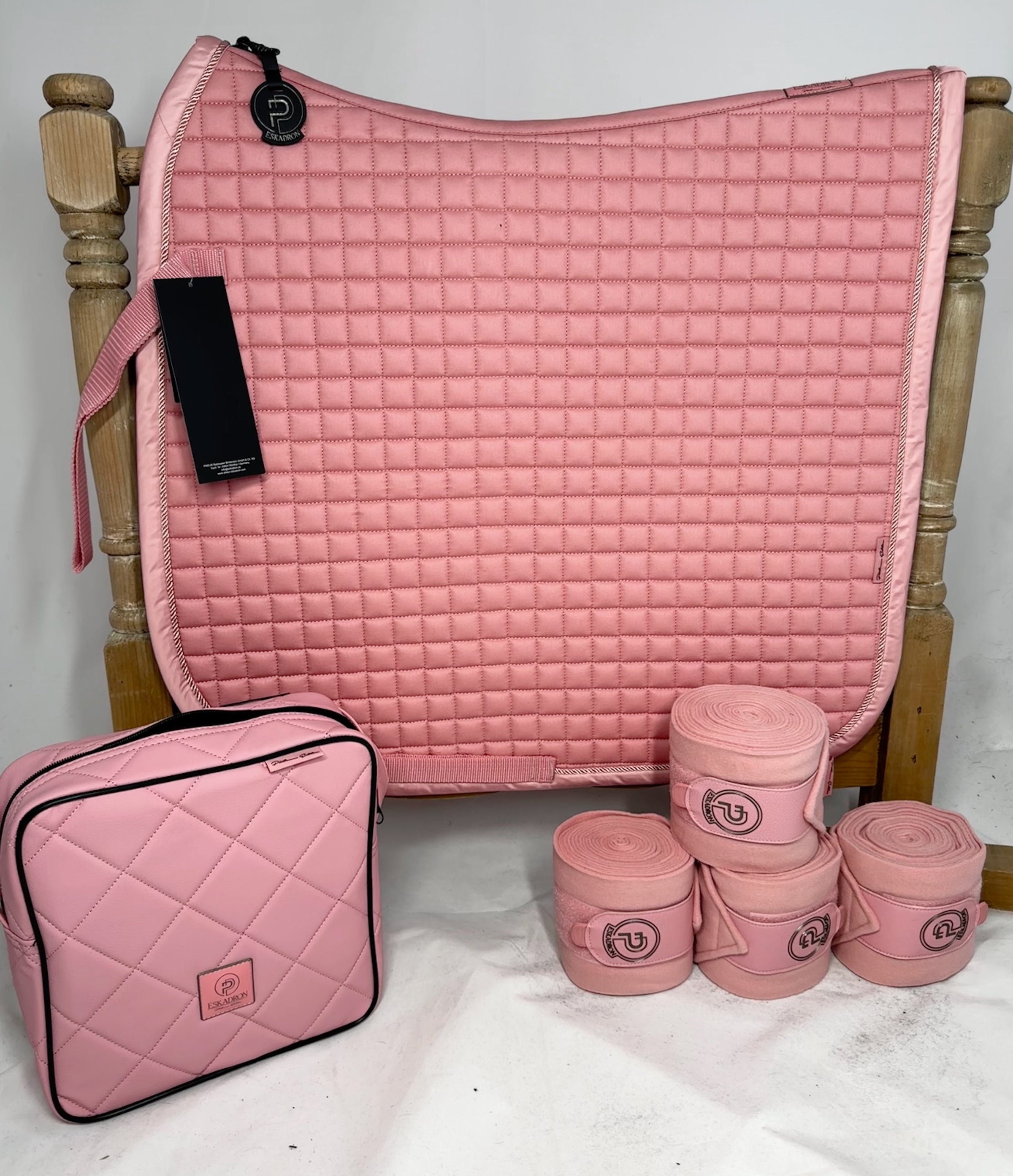 Eskadron Platinum soft rouge cotton set