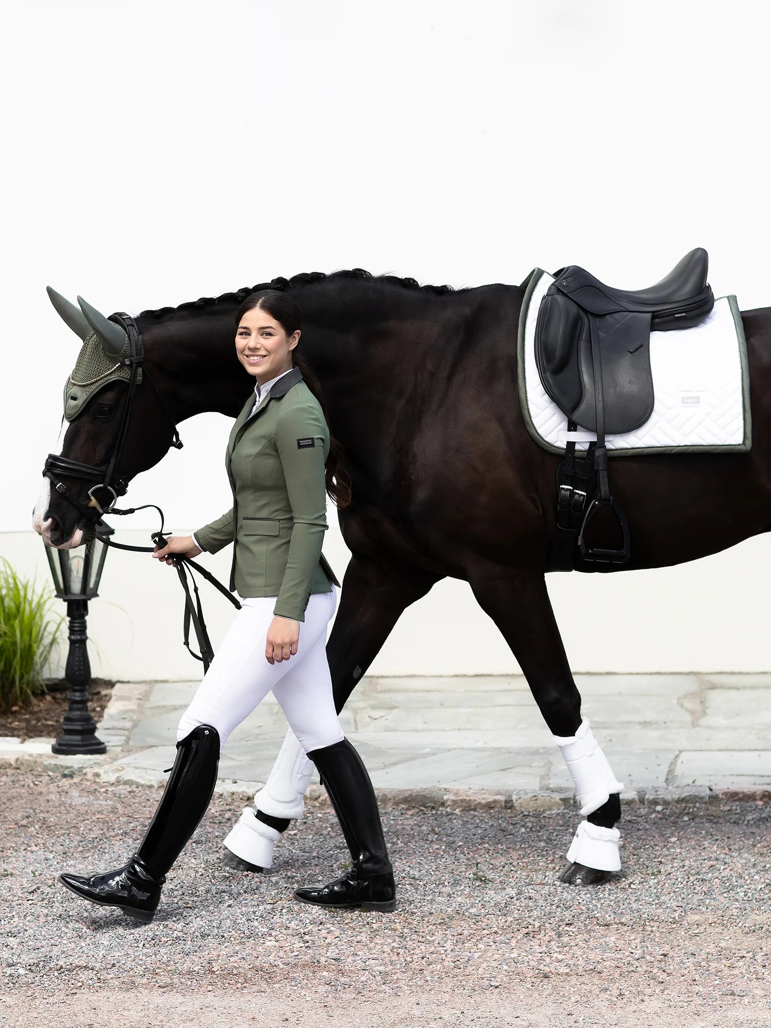 Equestrian Stockholm White Striking Valley Modern dressage saddlepad- XFull