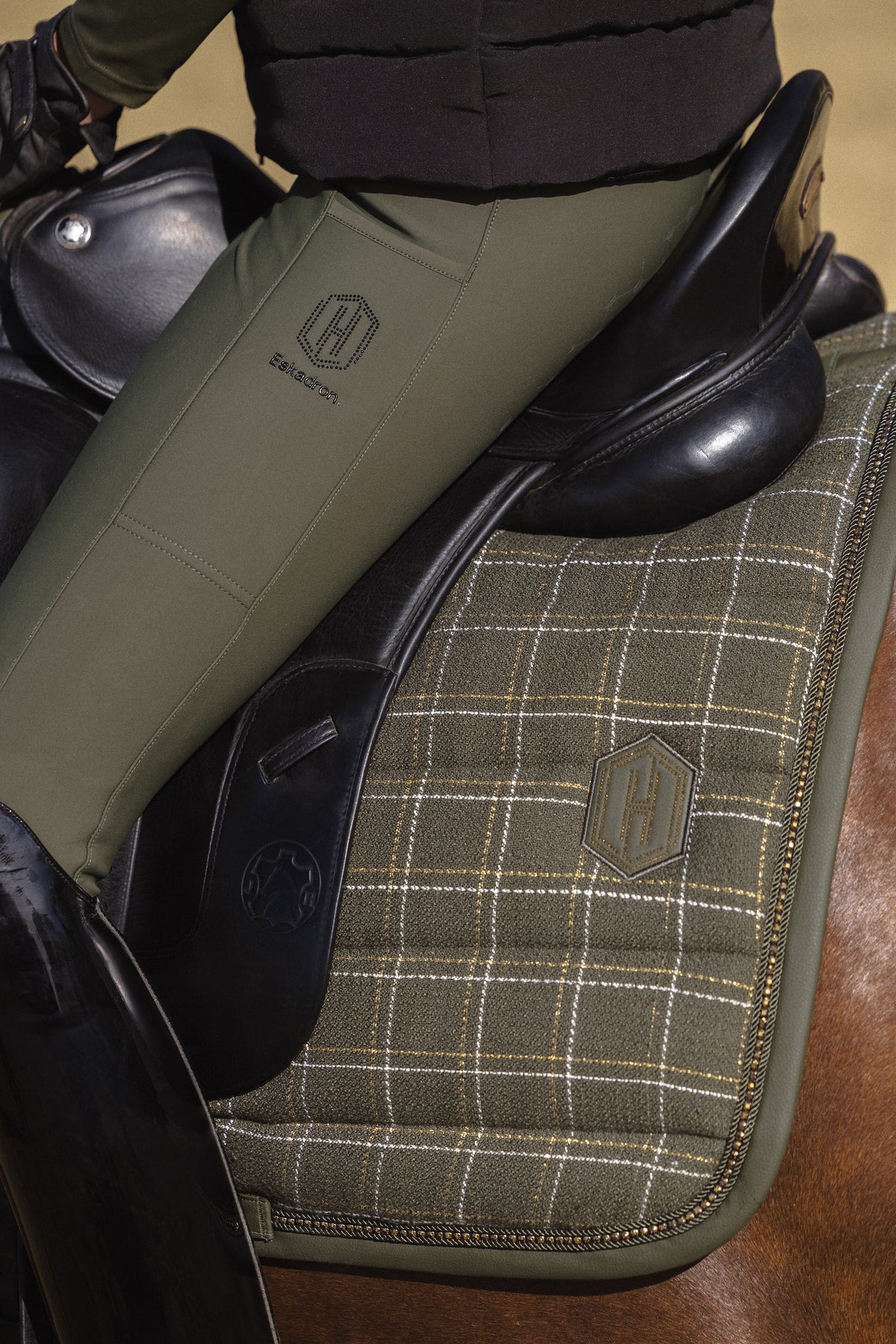 Eskadron Heritage Deep Moss boucle emblem saddlepad