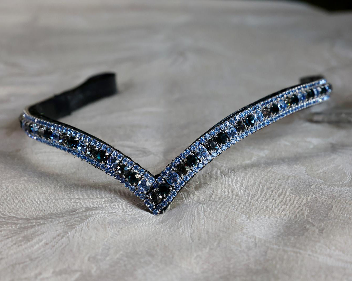 Equiture Sapphire, montana and black diamond V Shape browband- xfull, v shape, black