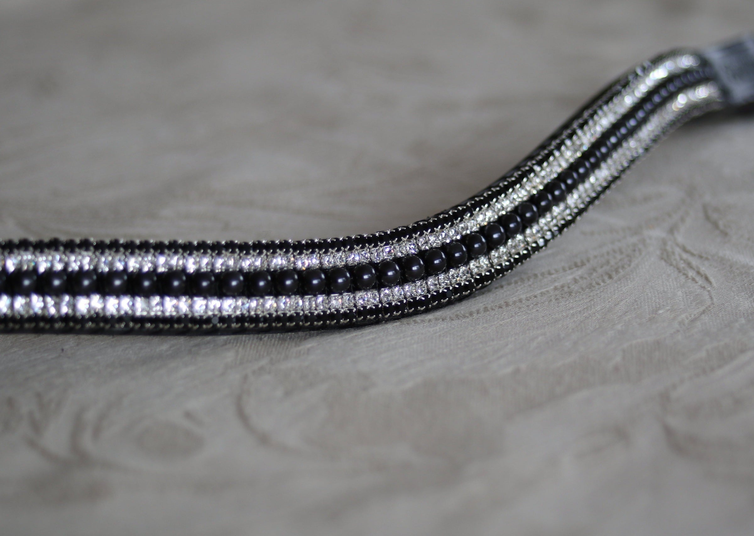 Equiture Jet pearl, clear and jet megabling curve browband